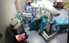 Jól vizsgázott a műtőben a temesvári sebészrobot