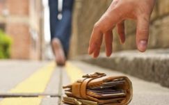 A pénz szó szerint az úton hevert Csíkszeredában