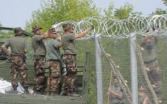 Századvég: a magyarok többsége támogatja a biztonsági határzárat