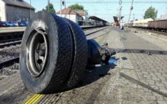 Vonat ütközött kamionnal Csehországban, többen meghaltak