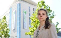 Román állampolgársága miatt nem fogadták egy angol hotelben