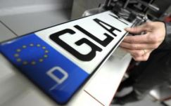 Betiltották a náci szám- és betűkódokat az osztrák rendszámokon