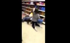 Tömegverekedés tört ki a Tescóban