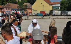 A világ legnagyobb perecét sütötték a Segesvári Középkori Fesztiválon