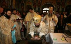 Egy felmérés szerint a románok többsége istenhívőnek mondja magát