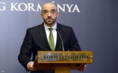 „Ha nem cselekszünk, 250-300 ezer migráns is jöhet az év végéig”