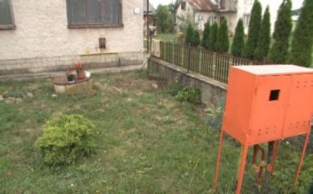 Kisbabát találtak egy kertben elásva Sókúton