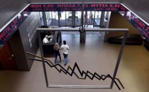 Zuhanással nyitott újra a görög tőzsde