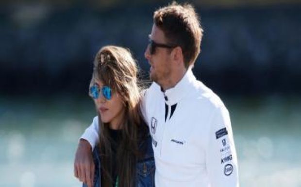 Saját házában kábították el a rablók a Button-házaspárt