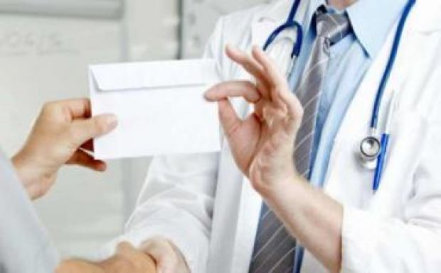 Legfelsőbb Ítélő és Semmítőszék: az orvosok nem fogadhatnak el hálapénzt