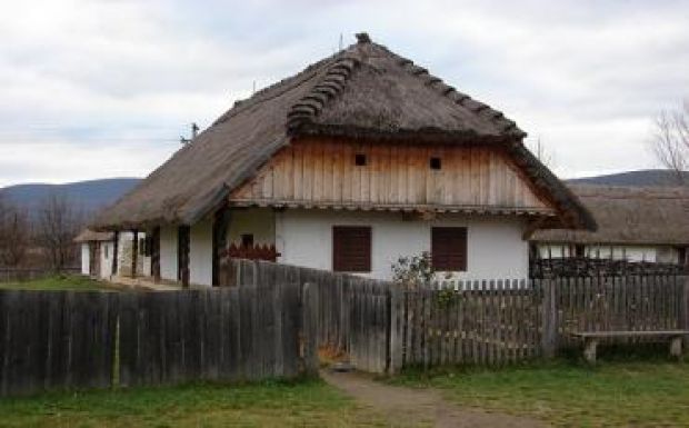 Egyre ütemesebben épül a szendtendrei Erdély