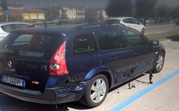 Ez történik a 37 fokban napokig magára hagyott autóval