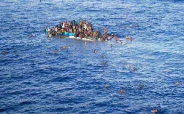 Rengeteg menekültet halászott ki az olasz haditengerészet