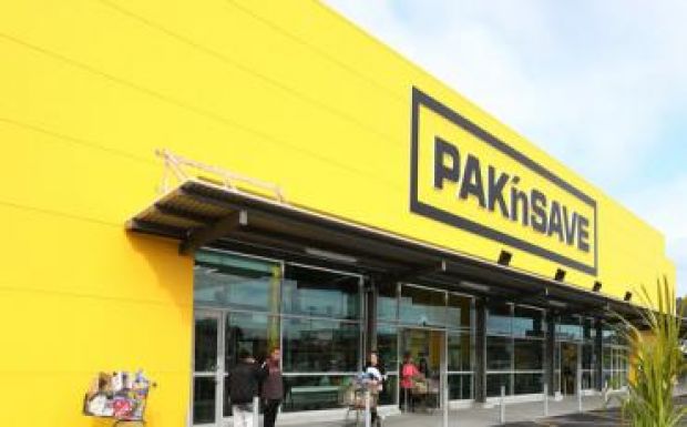 Munkahelyi konfliktus lett abból, hogy köszöntötte kollégáját