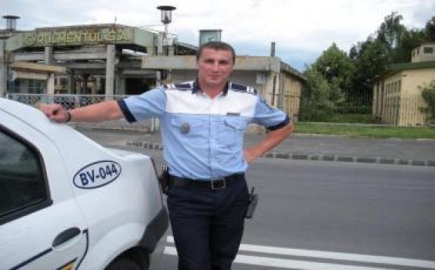 A Facebook sztárja lett egy sztorizgató Brassó megyei rendőr