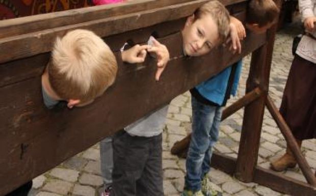 Szép hölgyek, jó urak, játszó kisdedek: megnyílt a középkori utca! (GALÉRIA)