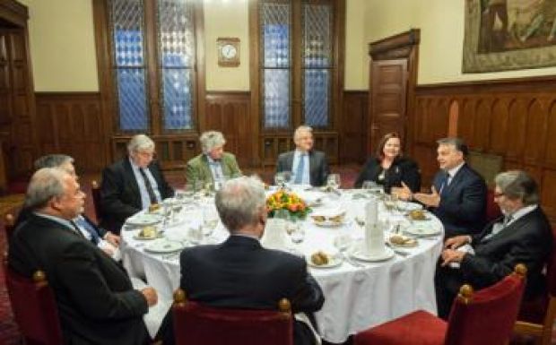 Orbán Viktor díszvacsorájának bojkottálására szólít fel egy magyar tudós