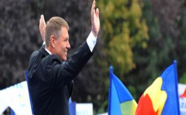 Ambrus Attila: Iohannis és a pöttyös labda