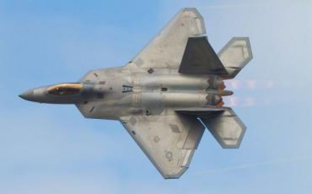 F22-es lopakodók érkeznek Európába Oroszország miatt