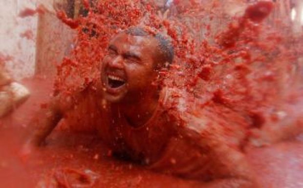 Ez lesz a vége annak, ha 22 ezer ember 150 tonna paradicsommal dobálózik