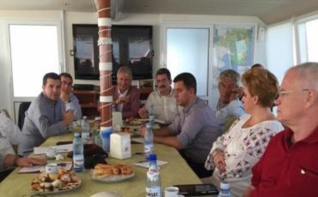 A Duna-deltában tart team-buildinget a miniszterelnök