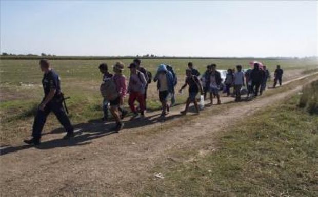 Szombaton több mint háromezer menekültet fogtak el a magyar rendőrök