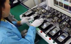 Ilyen kemény gyári teszteket kell kiálljon egy okostelefon