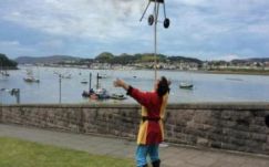 Hétszáz év szünet után újra udvari bolondot választottak Walesben