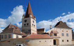 Szász erődtemplomokba hozzák Salvador Dalí litográfiáit