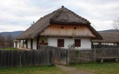 Egyre ütemesebben épül a szendtendrei Erdély