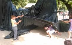 Letakarta az ortodox egyház a játszótér elemeit a hangos gyerekek miatt