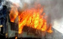 Kigyulladt egy vonat Hunyad megyében, a baleset 900 utast érintett