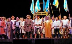 Tízezrek vettek részt a Csaba királyfi rockopera csíksomlyói díszbemutatóján