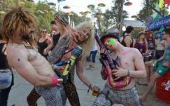 Melltartók röpültek a színpadra a Sziget Fesztiválon