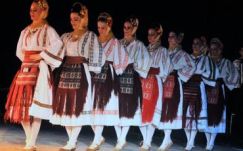 Ambrus Attila: Öndicséret és gyalázat