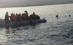 Migránsok százait mentették ki az Égei-tengerből