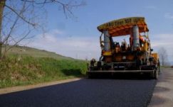 Háromszéken 11 kilométer utat lehet leaszfaltozni a kormánypénzből