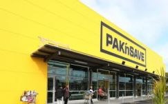 Munkahelyi konfliktus lett abból, hogy köszöntötte kollégáját