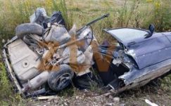 Szó szerint kettészakadt a BMW egy autóbalesetben