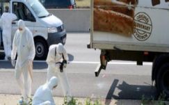 Letartóztattak három embert a teherautóban megfulladt menekültek ügyében