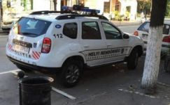 Sokan kiakadtak a székelyudvarhelyi rendőrautóról készült fotón