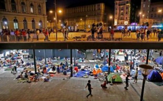 Bezárt a budapesti Keleti Pályaudvar a menekültek miatt