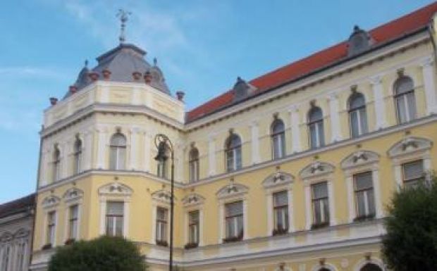 Kinek áll a zászló Sepsiszentgyörgyön?