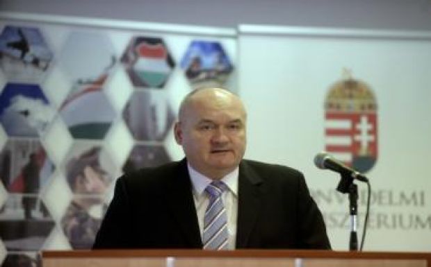 Lemondásának körülményeiről beszélt Hende Csaba