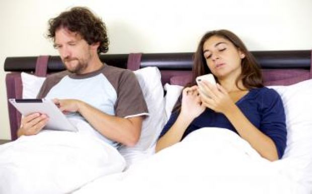 Nem tesz jót a házasságnak a Facebook-barátság