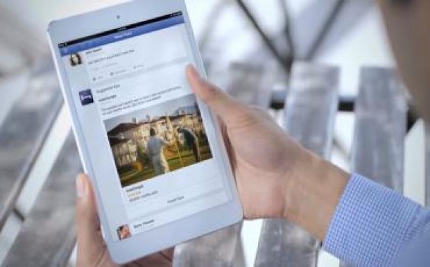 Szembemegy a menekültellenes hangulattal a Facebook