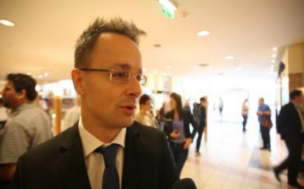 Szijjártó: hazugságspirálba keverték magukat a román politikusok
