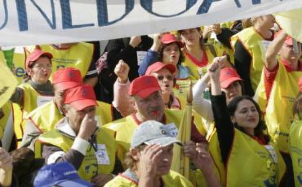 Tíz százalékos fizetésemelést ígér a kormány a tanároknak