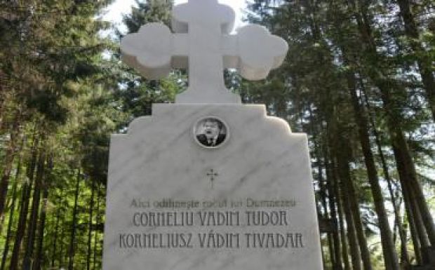 Kétnyelvű felirat került Vadim Tudor sírjára (ÁLHÍR)