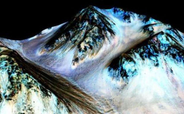 Bejelentette felfedezését a NASA: sós folyóvíz van a Mars felszínén